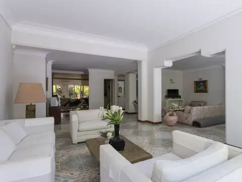 Suipacha 1300, Piso 0