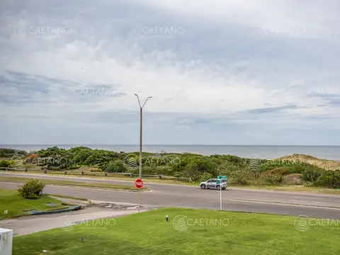 Venta apartamento dos dormitorios. Playa brava, Punta del Este.