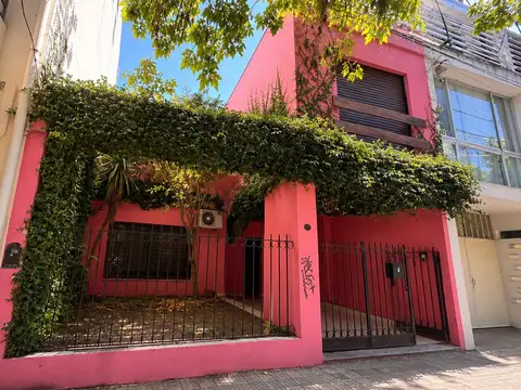 CASA EN VENTA  CALLE 65 e/ 1 Y 2, LA PLATA