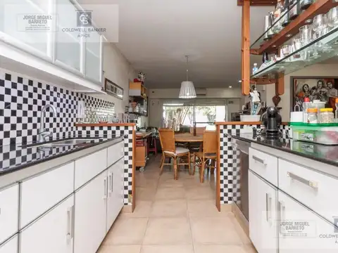 Casa 4 ambientes con 2 baños