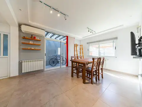 Venta casa de 2 plantas de 3 dormitorios con jardín, quincho y pileta, Pueblo Esther