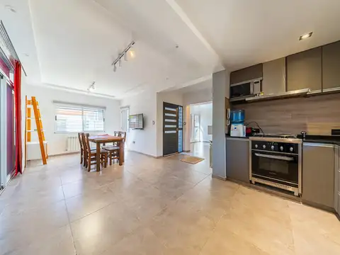 Casa 5 ambientes con 2 baños