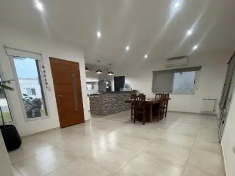 Casa en Venta en Pilar del Este - San Ramon, USD 235.000