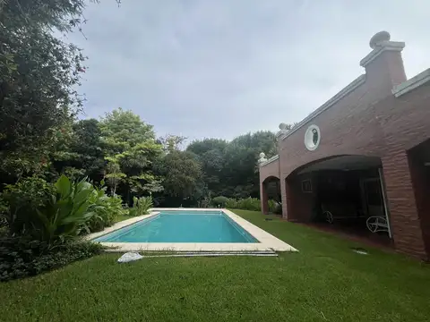 Casa en  Golfer´s Country Club en excelente lote de 1100 metros