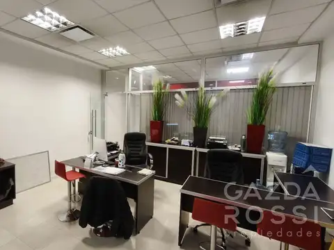 Excelente oficina en planta baja, complejo  Amaneceres Office