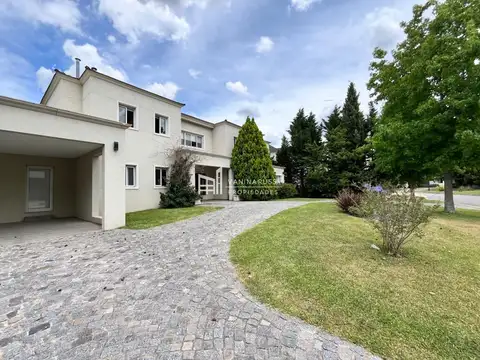 Casa en Venta en Haras Santa Maria, USD 675.000