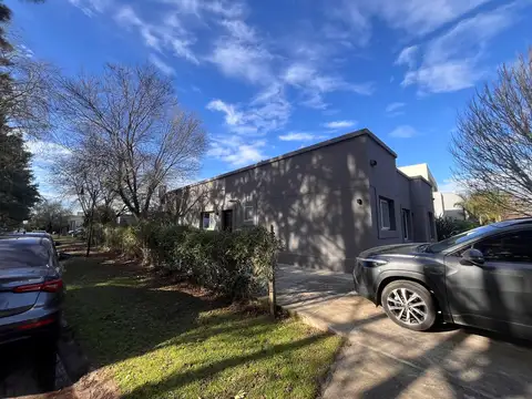 Casa en Venta y Alquiler en La Comarca 3 dormitorios, General Pacheco 100