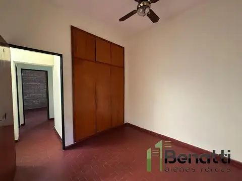 Dpto 4 ambientes al fondo.