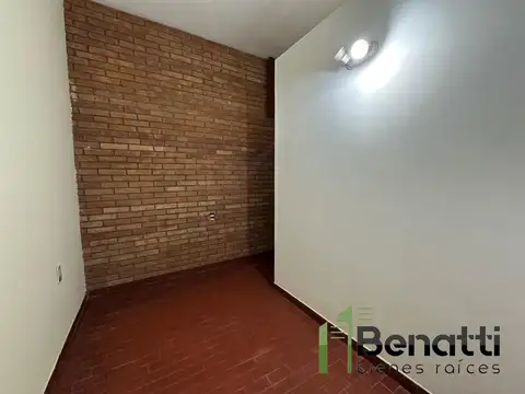 Dpto 4 ambientes al fondo.