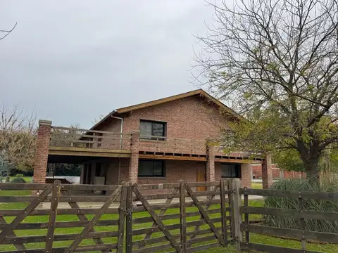 Casa en Venta con 2 cocheras