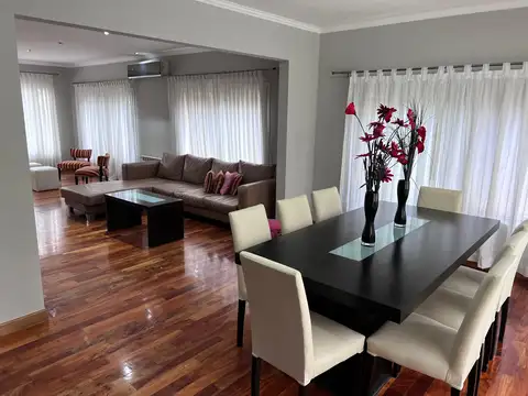 Casa 5 ambientes con 3 baños