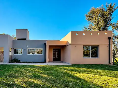 Casa 4 Amb Suite Pileta Parque de 2000m²  Lujan