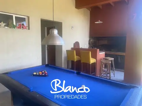 Casa 5 ambientes con 4 baños