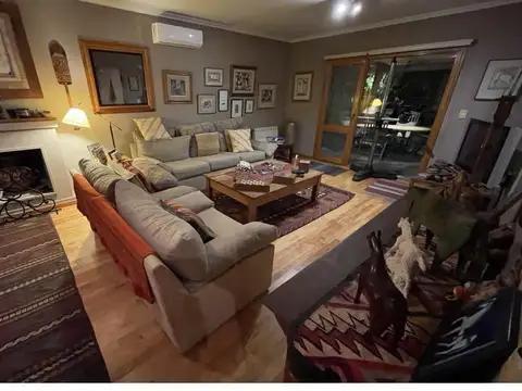 Casa en Venta con 3 cocheras
