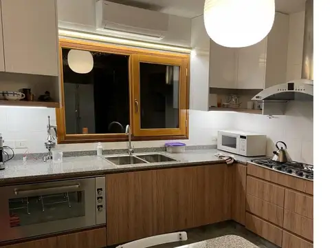 Casa 6 ambientes con 4 baños