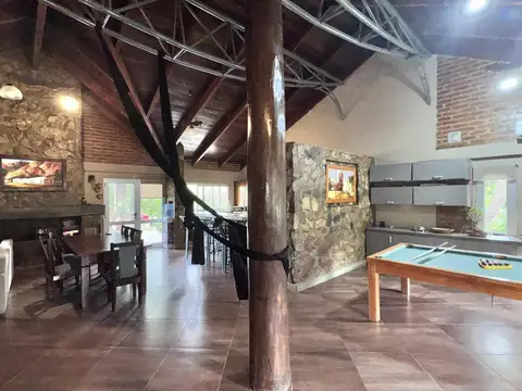 Casa en Venta con 2 cocheras