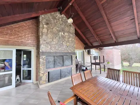 Casa 6 ambientes con 5 baños