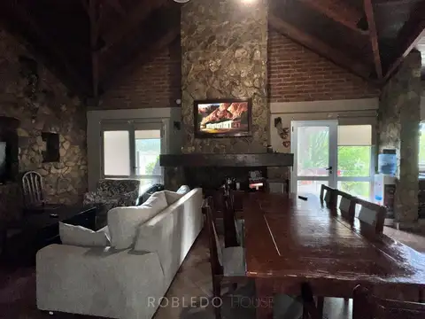 Casa en Venta con 8 cocheras