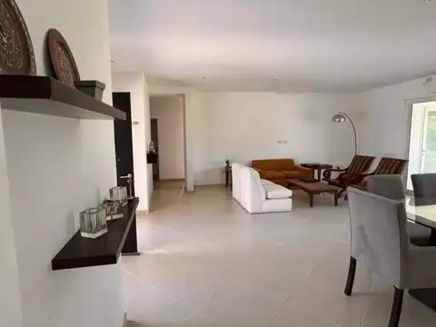 Casa en Venta con 4 cocheras