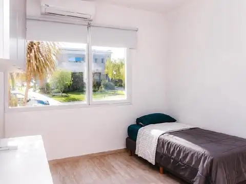 Casa en Venta con 4 cocheras