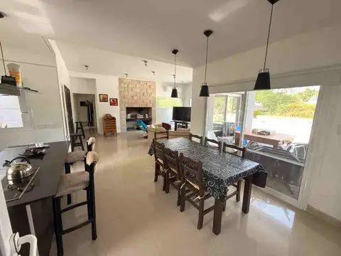 Casa 4 ambientes con 3 baños