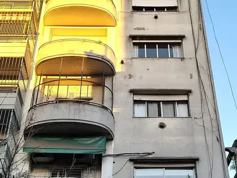 VENTA DPTO 2 AMBIENTES CON PATIO EN PB, BALVANERA