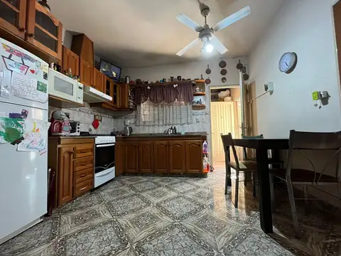 casa 4 ambientes en venta  Adrogue