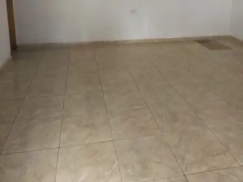 Local en Alquiler en Villa Gobernador Galvez, $ 550.000