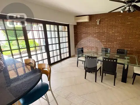 Casa en Venta con 6 cocheras