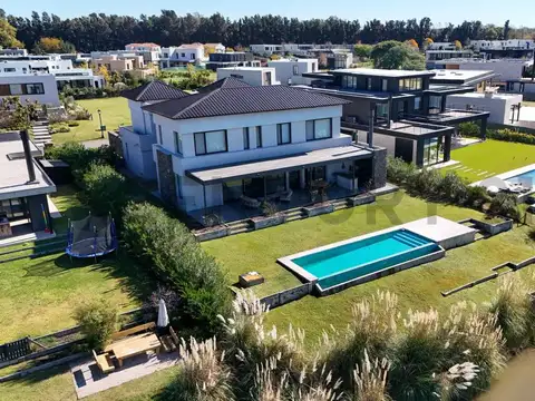 Casa en alquiler en La Calesa, Pilará — vista al lago y golf