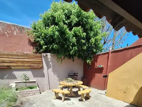 Venta Casa 4 ambientes c/ fdo y gge. Quilmes Oeste.