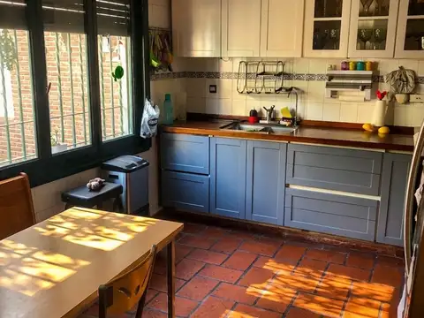 Hermosa Casa 4 dorm + pileta climatizada + quincho en pleno Martínez