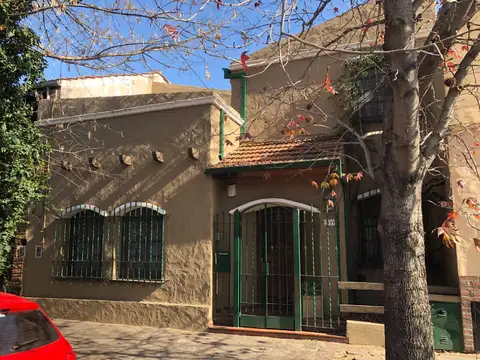 Hermosa Casa 4 dorm + pileta climatizada + quincho en pleno Martínez