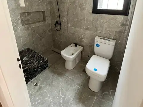 Casa 5 ambientes con 3 baños