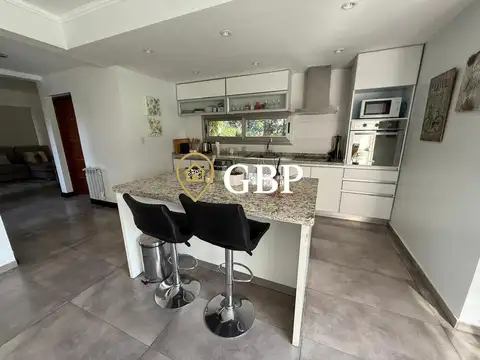 Casa 4 ambientes con 3 baños