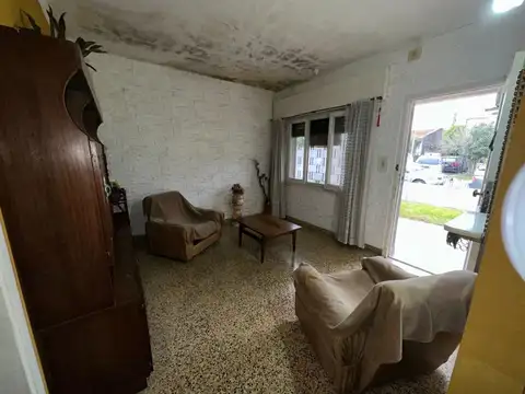 Casa 4 ambientes con 1 baño