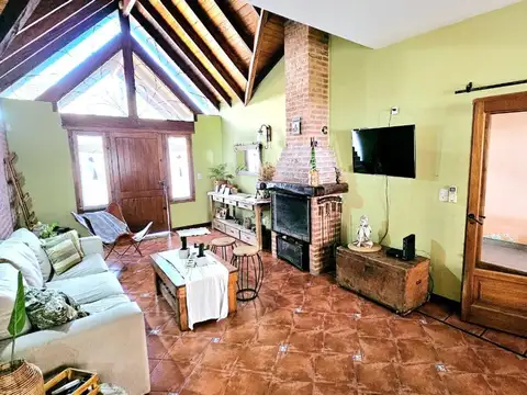 Casa en Venta con 3 cocheras