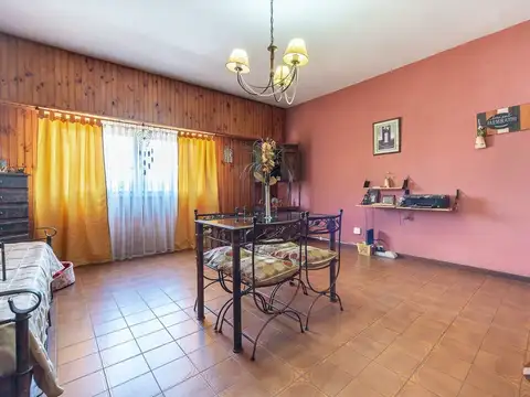 Depto Tipo Casa en Alquiler en Lomas del Mirador, $ 700.000