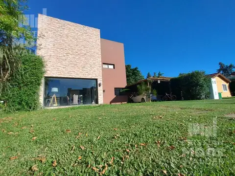 JARDINES DE ESCOBAR