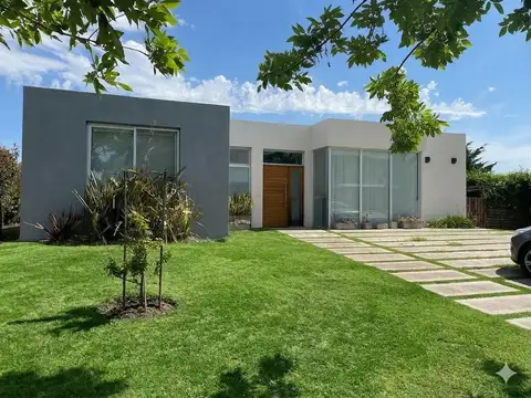 Casa a la laguna en alquiler anual el Canton Norte Escobar