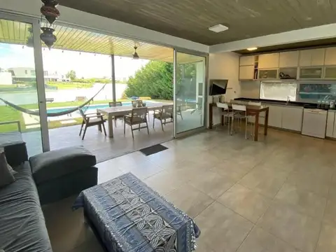 Casa 4 ambientes con 3 baños