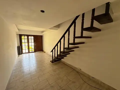 Depto Tipo Casa 3 ambientes con 2 baños