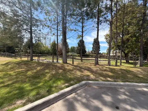 BºPinares de Furlotti, Ozamis Sur, Rusell Maipú