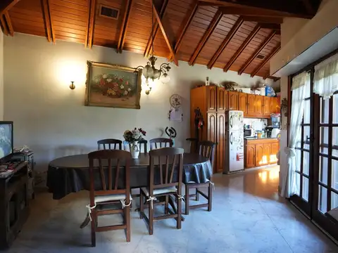 Casa 5 ambientes con 3 baños