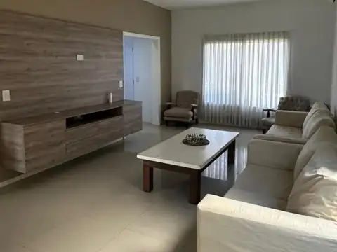 Casa en Venta en Pilar del Este - Santa Guadalupe, USD 275.000