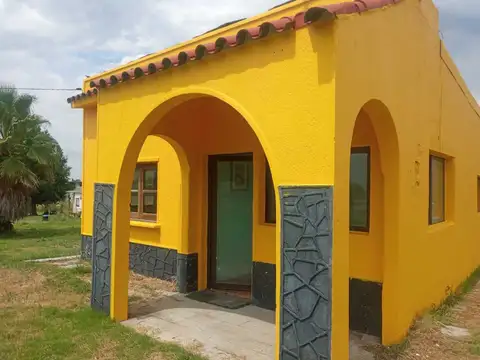 Amplio Terreno con Construcción en Sauce