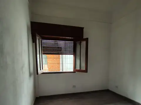 Depto Tipo Casa 4 ambientes con 2 baños