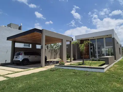 Casa Amoblada en Las Cañitas Barrio Privado - Amplia, luminosa y a estrenar