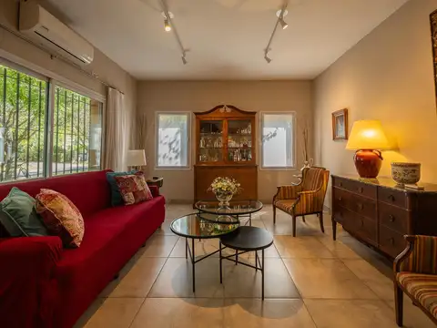 Casa 6 ambientes con 2 baños