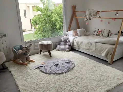 Alquiler casa 4 ambientes en barrio privado El Canton con piscina y vista a la laguna- Escobar.